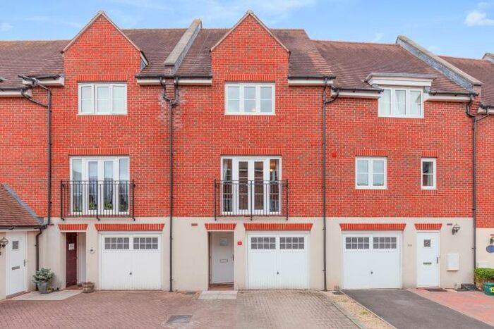 3 Bedroom Town House To Rent In Thames View, Abingdon, OX14