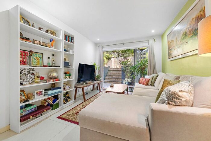 2 Bedroom Flat For Sale In Villa Road, SW9