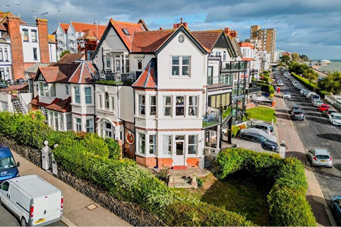 2 Bedroom Flat For Sale In The Leas, Westcliff-On-Sea, SS0