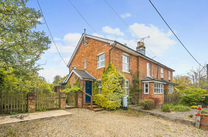 3 Bedroom Semi-Detached House For Sale In East Dean Road, Lockerley, Romsey, Hampshire, SO51