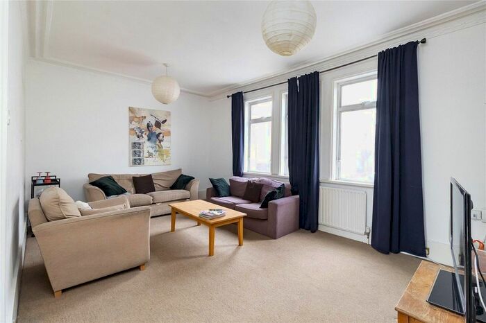 3 Bedroom Maisonette To Rent In Wandsworth Road, London, SW8