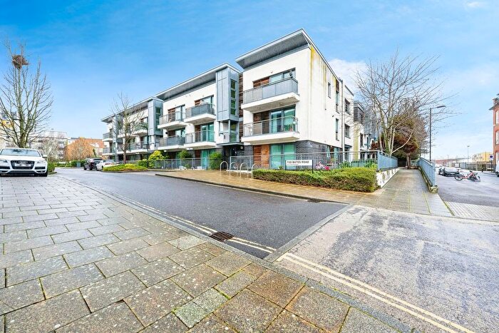 2 Bedroom Flat For Sale In Ted Bates Road, Southampton, SO14