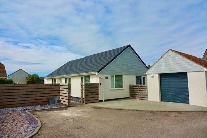 4 Bedroom Bungalow For Sale In West Street, Selsey, PO20