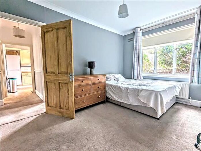 2 Bedroom Flat To Rent In Godley Road, Earlsfield, SW18