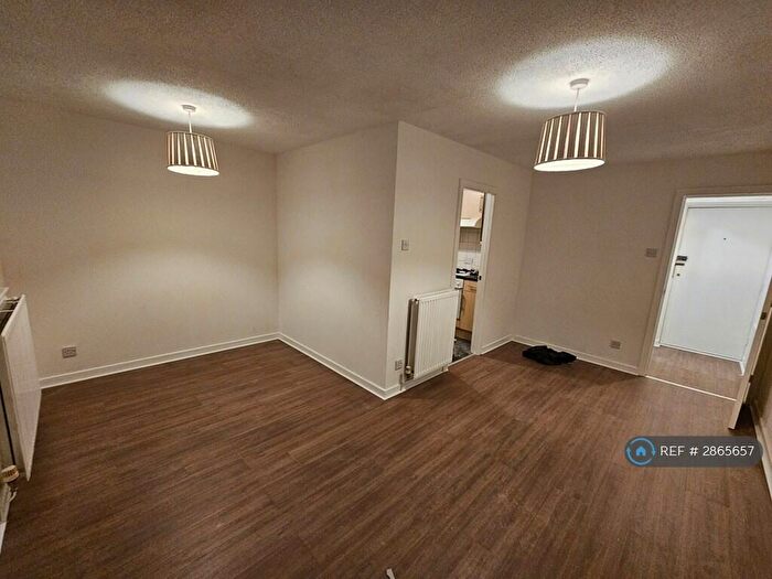 Studio To Rent In Brackenwood Mews, Wilmslow, SK9