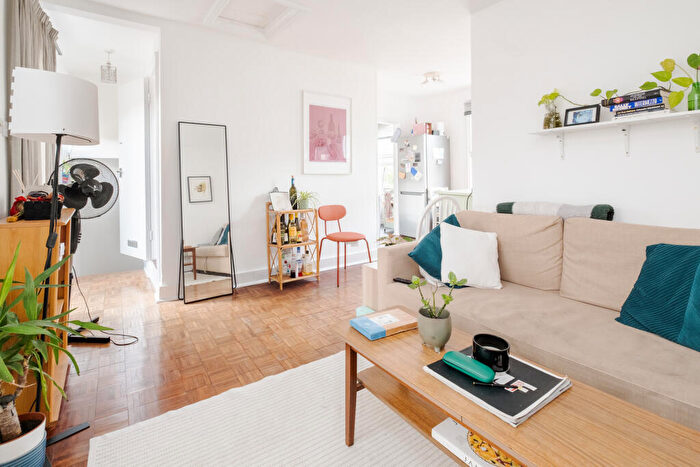 1 Bedroom Flat For Sale In Furlong Road, London, N7