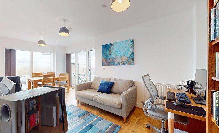 1 Bedroom Flat For Sale In Gallions Reach, London, E16