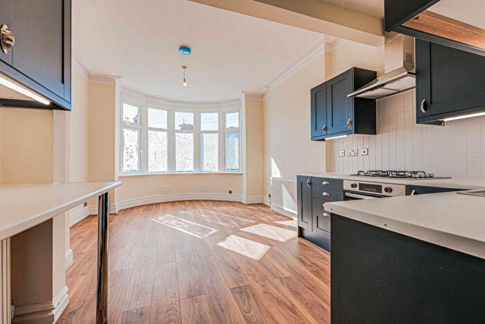 1 Bedroom Apartment For Sale In Bournemouth Park Road, Southend-on-sea, SS2