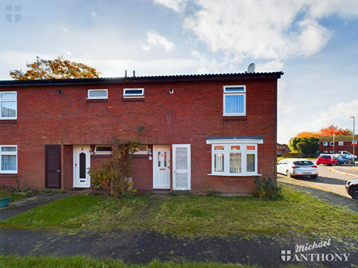 3 Bedroom Semi Detached House For Sale In Alwin Close, Aylesbury, HP21