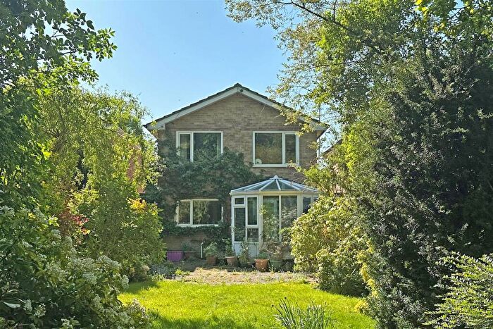3 Bedroom Detached House For Sale In Jason Close, Redhill, RH1