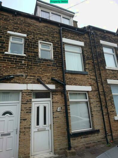 3 Bedroom Terraced House To Rent In Alma Street, Sticker Lane, Bradford, BD4