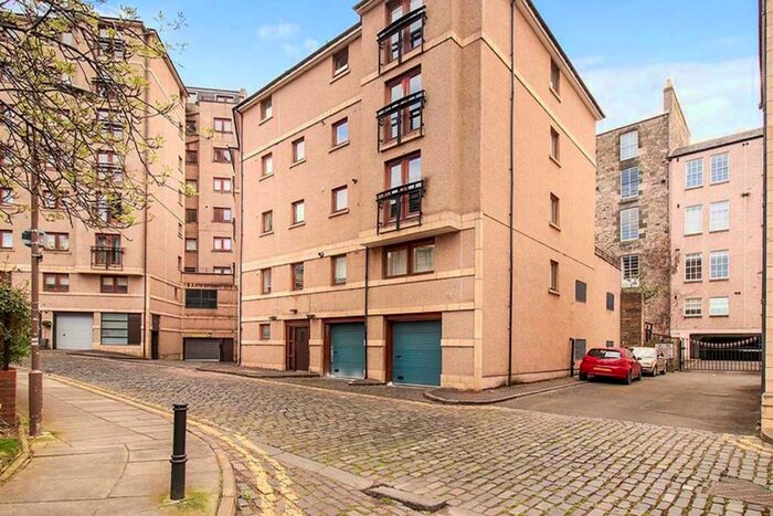 2 Bedroom Flat To Rent In West Silvermills Lane, Edinburgh, Midlothian, EH3