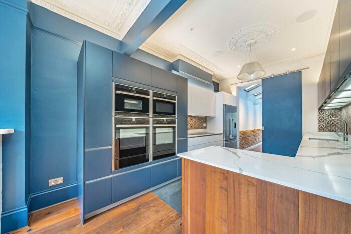 4 Bedroom House To Rent In Gresley Road, Whitehall Park, N19