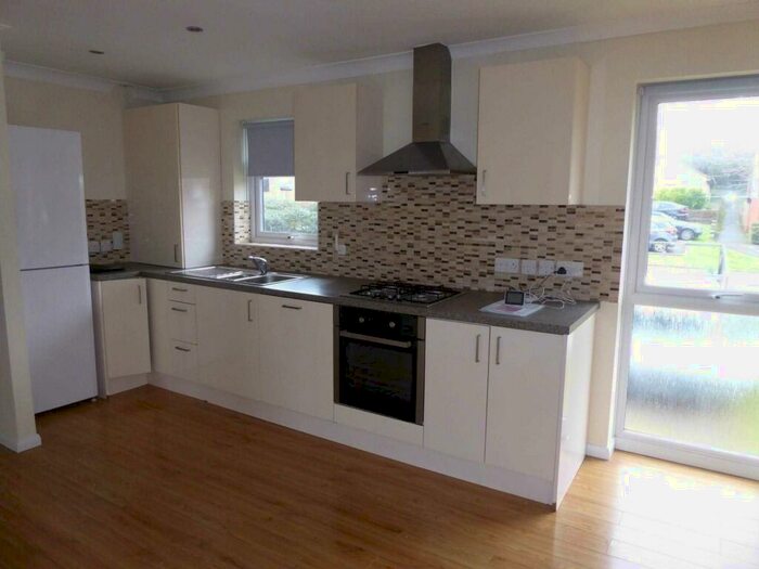 2 Bedroom Flat To Rent In Fleetham Gardens, RG6