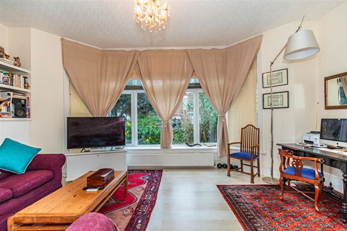 1 Bedroom Flat For Sale In Grassington Road, Eastbourne, BN20