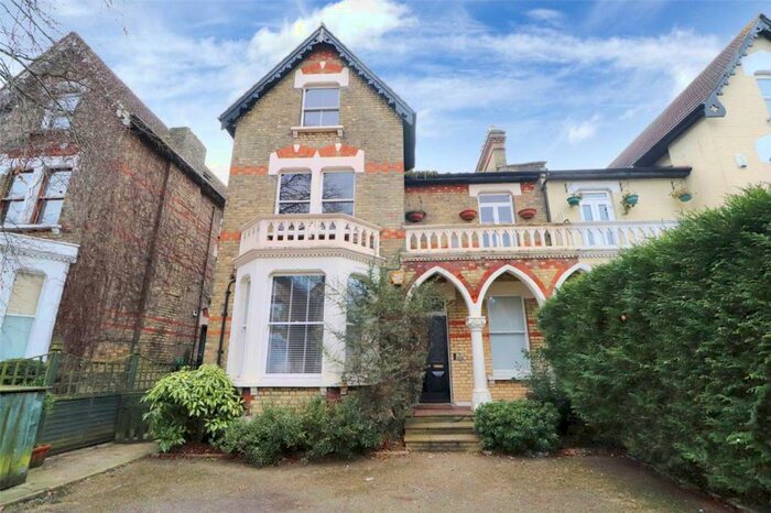 2 Bedroom Apartment To Rent In Cedars Road, Beckenham, BR3