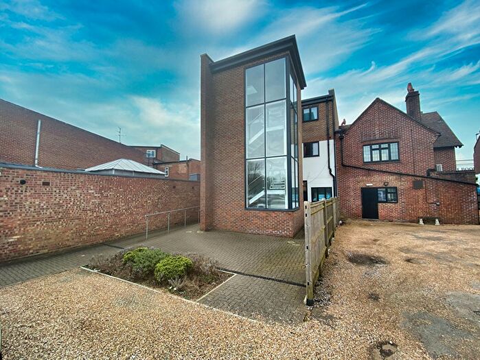 1 Bedroom Terraced House For Sale In High Street, Uckfield, TN22