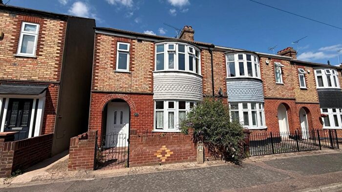 3 Bedroom End Of Terrace House To Rent In Larkfield Avenue, Gillingham, ME7