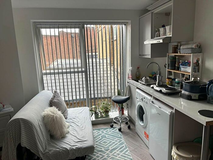 1 Bedroom Studio To Rent In Alfred Road, London, W3