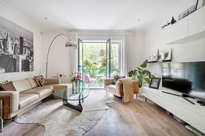 2 Bedroom Flat For Sale In Westminster Bridge Road, London, SE1