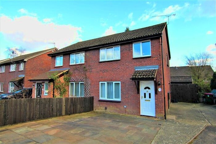 3 Bedroom Semi-Detached House To Rent In Wooding Grove, Crawley, West Sussex., RH11