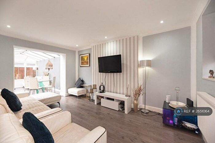 4 Bedroom Semi Detached House To Rent In Nelson Close, Romford, RM7