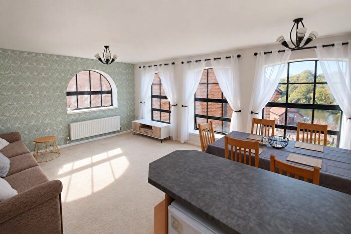 2 Bedroom Flat For Sale In Whitefriars Wharf, Tonbridge, TN9