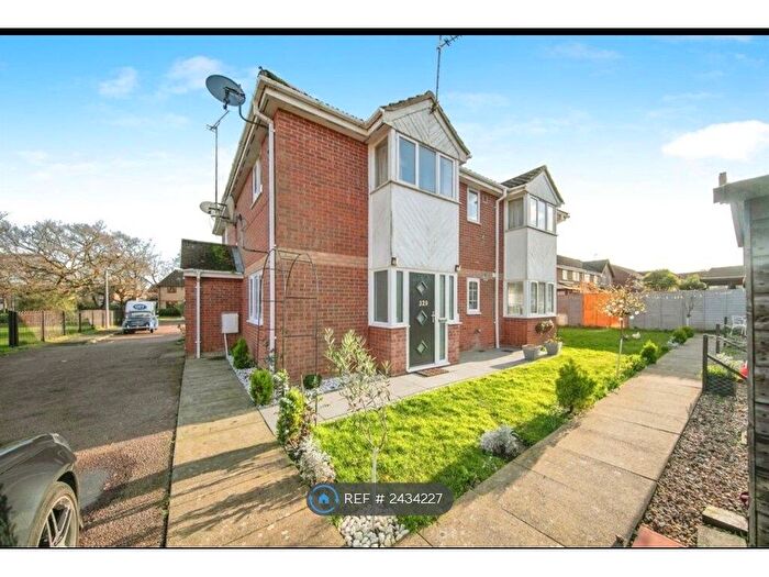 2 Bedroom Maisonette To Rent In Chinook, Colchester, CO4