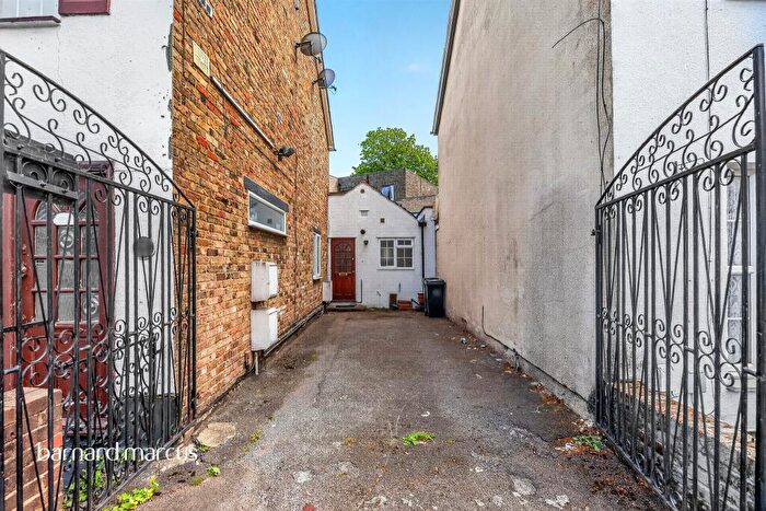 1 Bedroom Terraced House For Sale In Bensham Lane, Croydon, CR0