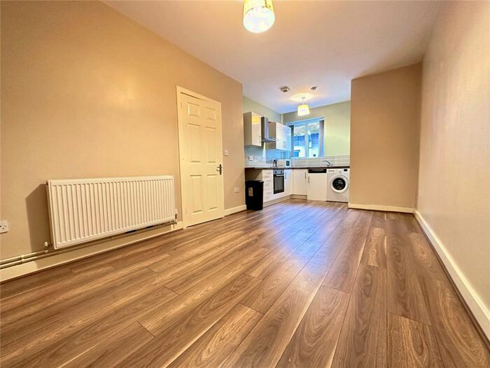 1 Bedroom Flat To Rent In High Street, Bromsgrove, Worcestershire, B61