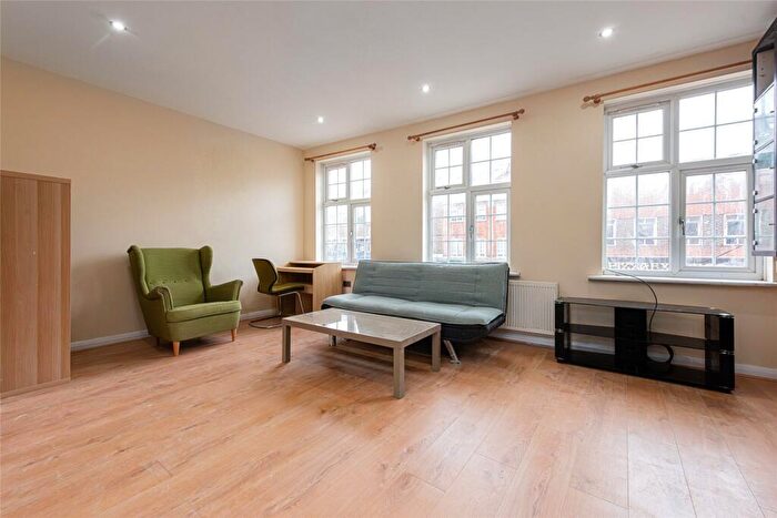3 Bedroom Apartment To Rent In Crown Parade, Crown Lane, Southgate, London, N14