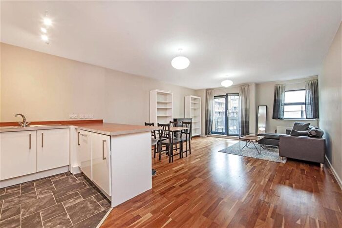 2 Bedroom Flat To Rent In Quaker Street, Shoreditch, E1