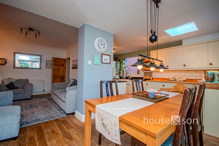 3 Bedroom Detached House For Sale In Kingswell Road, Bournemouth, BH10