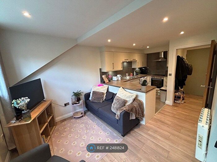 2 Bedroom Flat To Rent In Headingley Lane, Leeds, LS6