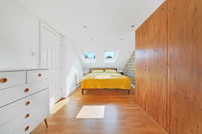 2 Bedroom Flat For Sale In Ferntower Road, London, N5