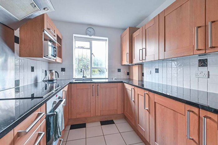 1 Bedroom Flat For Sale In Burton Bank, Islington, London, N1