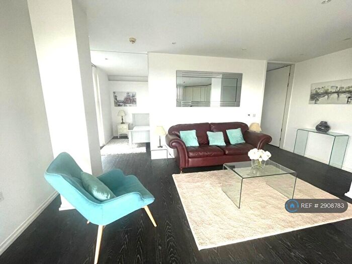 2 Bedroom Flat To Rent In The Cube West, Birmingham, B1