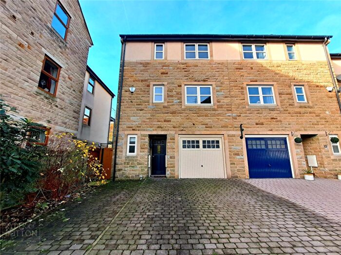 4 Bedroom Semi-Detached House To Rent In Tenterfield Close, Greenfield, Oldham, OL3