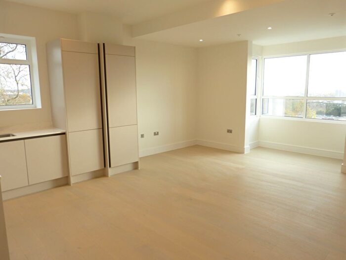 2 Bedroom Flat To Rent In Brampton Grove, London, NW4