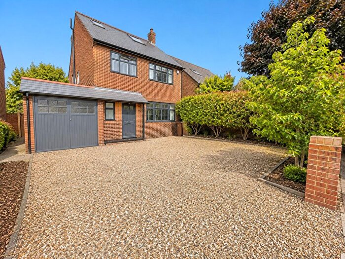 4 Bedroom Property For Sale In Fifehead Close, Ashford, TW15