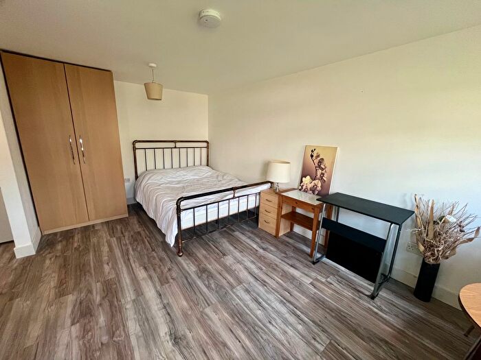 1 Bedroom Flat To Rent In Bath Road, Hounslow, TW3