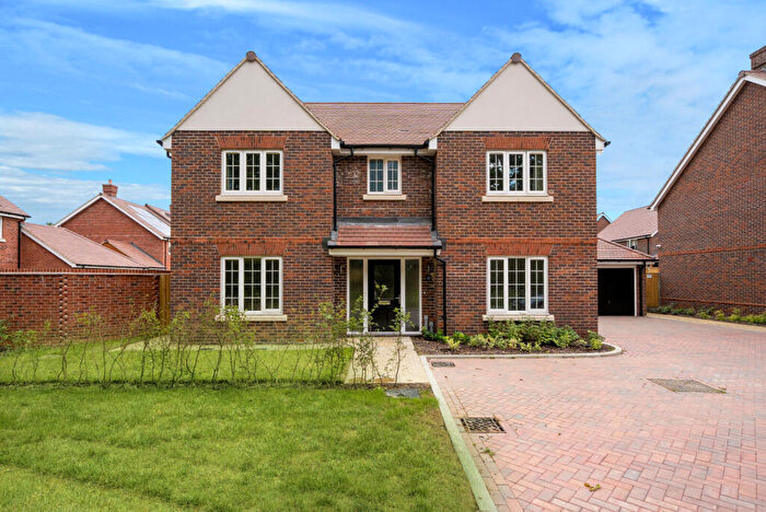 5 Bedroom Detached House To Rent In Yew Close, East Horsley, Leatherhead, KT24