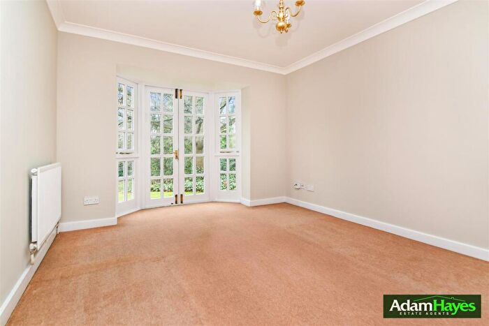 2 Bedroom Apartment To Rent In Holden Road, Woodside Park, N12