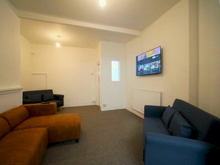 7 Bedroom House To Rent In Craig Y Don Road, Bangor, Gwynedd, LL57