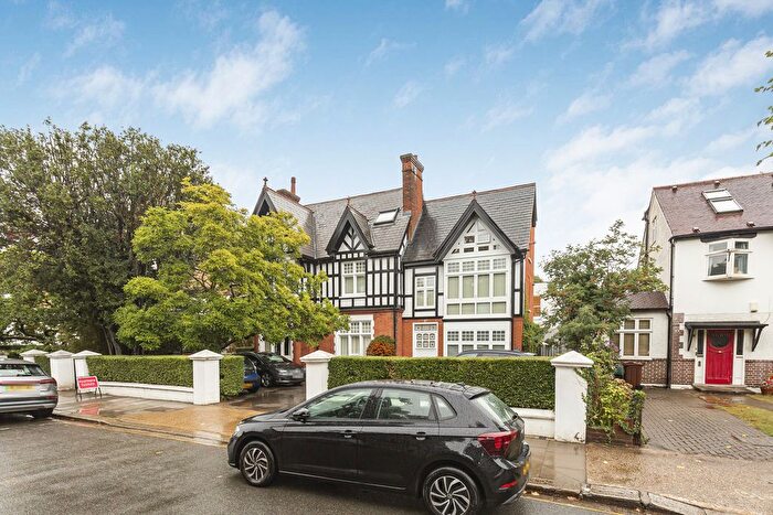 2 Bedroom Flat For Sale In Grove Park Road, London, W4