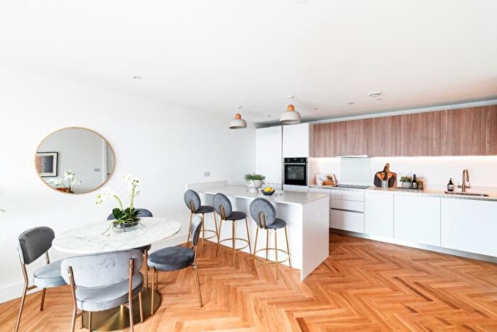 2 Bedroom Flat To Rent In Flat, Argentum, Kingsway, Hove, BN3