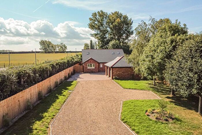 4 Bedroom Bungalow For Sale In Shefford Road, Shefford, SG17