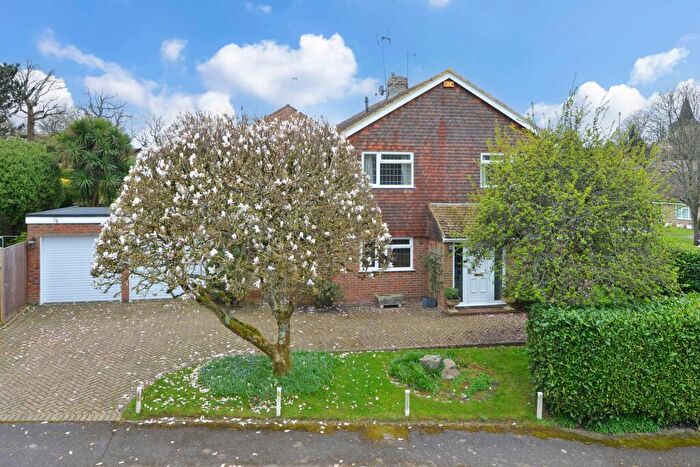 4 Bedroom Detached House For Sale In The Glebe, Ewhurst, GU6