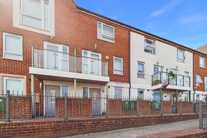 4 Bedroom Terraced House For Sale In Samas Way, Crayford, Dartford, DA1