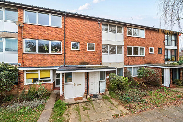 2 Bedroom Maisonette For Sale In Courtlands Avenue, Lee, SE12